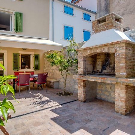 At Home In Osor, Cres Exterior photo
